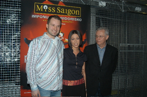 Natalia razem z Damianem Aleksandrem i dyrektorem Teatru Roma, Panem Wojciechem Kępczyńskim. Natalia Kukulska Miss saigon